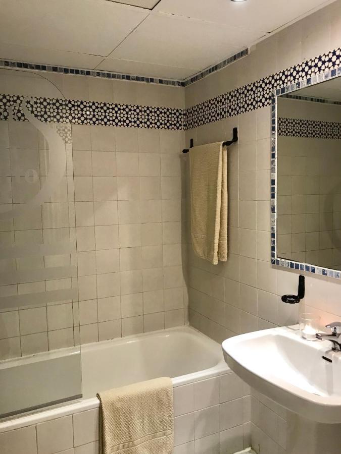 Large And Elegant In Puerto Banus With Pools And Paddle Marbella Exterior foto
