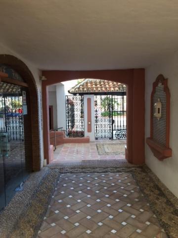 Large And Elegant In Puerto Banus With Pools And Paddle Marbella Exterior foto